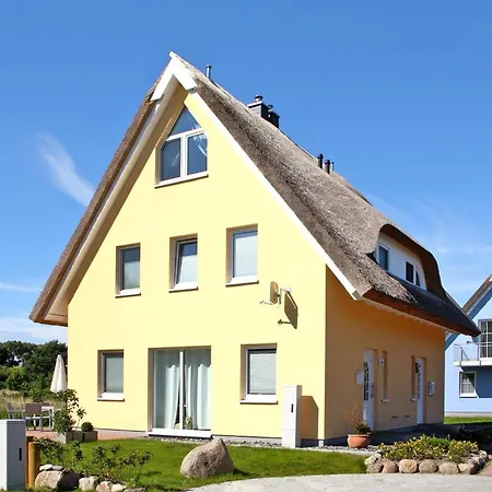 Holiday home Doppelhaushaelfte Westwind Im Hafendorf
