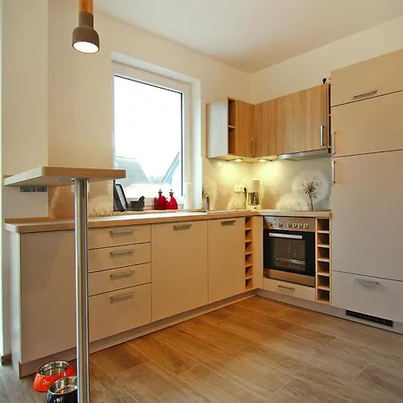 Holiday home Doppelhaushaelfte Westwind Im Hafendorf *